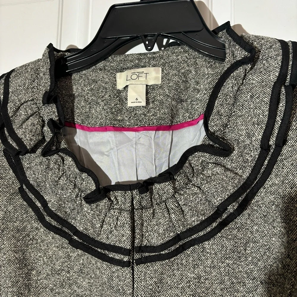 ❤️2/$15 or 3/$21❤️ Loft Tweed Black/White Half Jacket, Size 6 - Picture 8 of 13